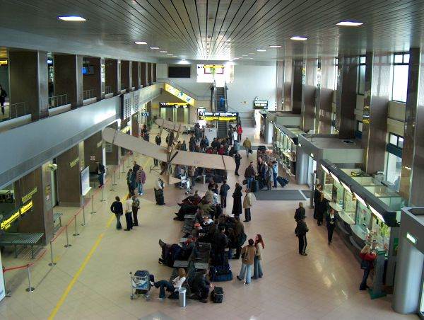 Aeroportul din Munchen, închis după ce în apropiere au fost observate drone